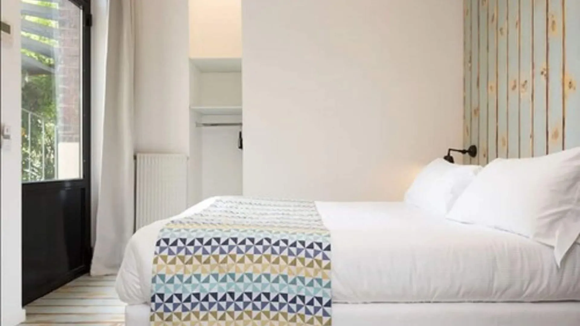 Atypik Hotel 3* Clichy