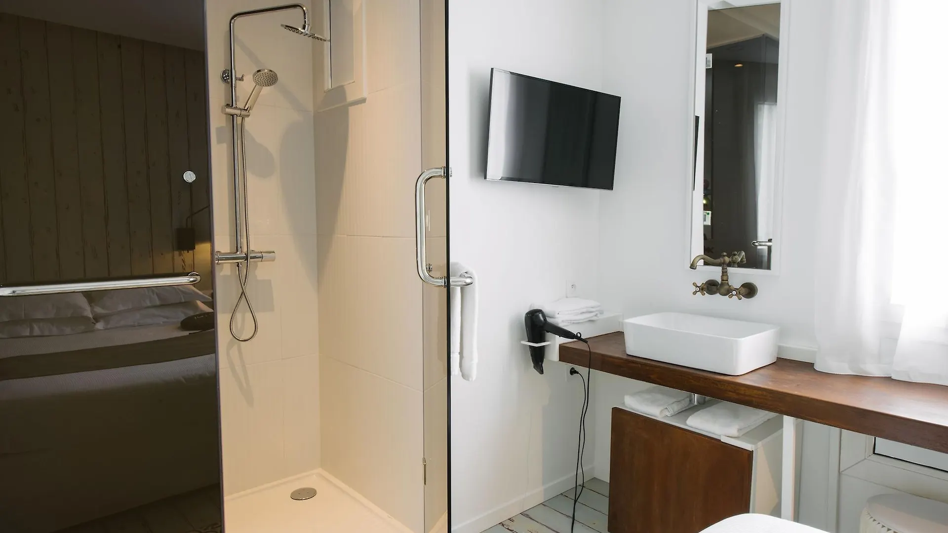 Atypik Hotel Hotel Clichy