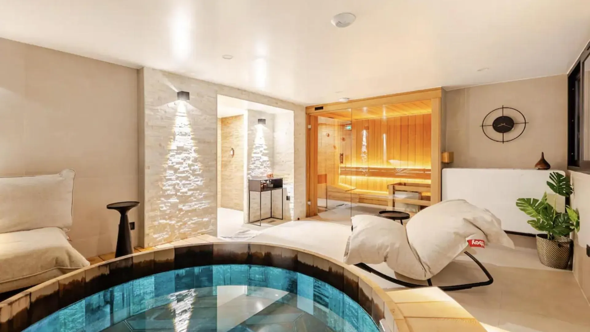 Atypik Hotel Hotel Clichy