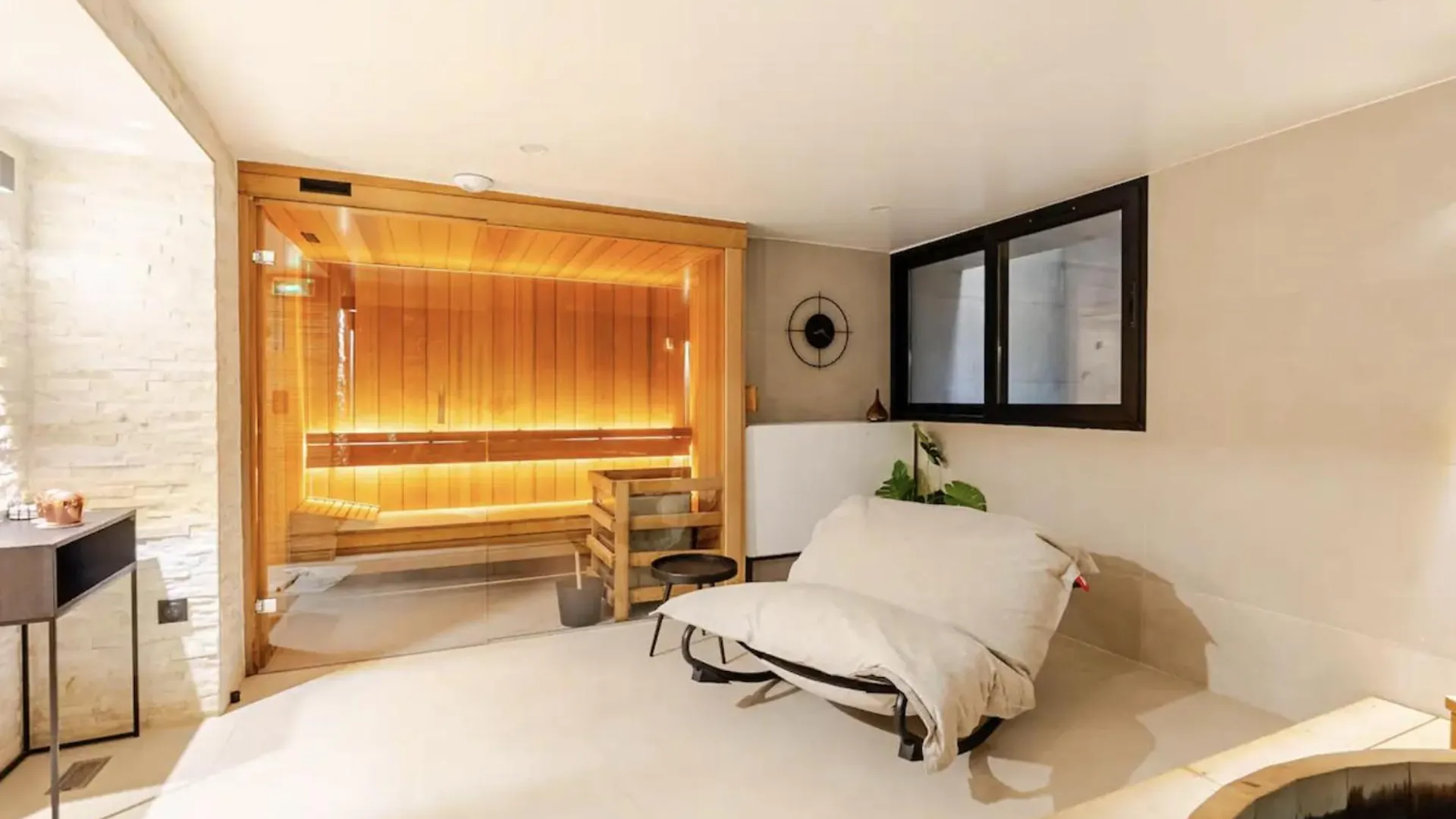 Otel Atypik Clichy